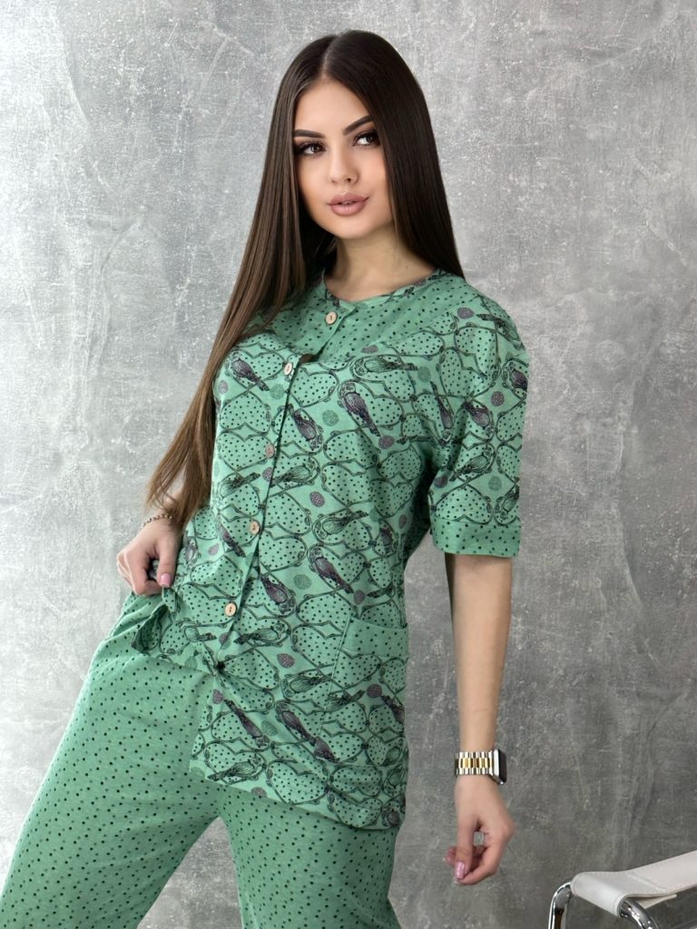 Пижама женская для сна и дома !
Состав 100% хлопок
Размеры 50,52,54,56,58,60